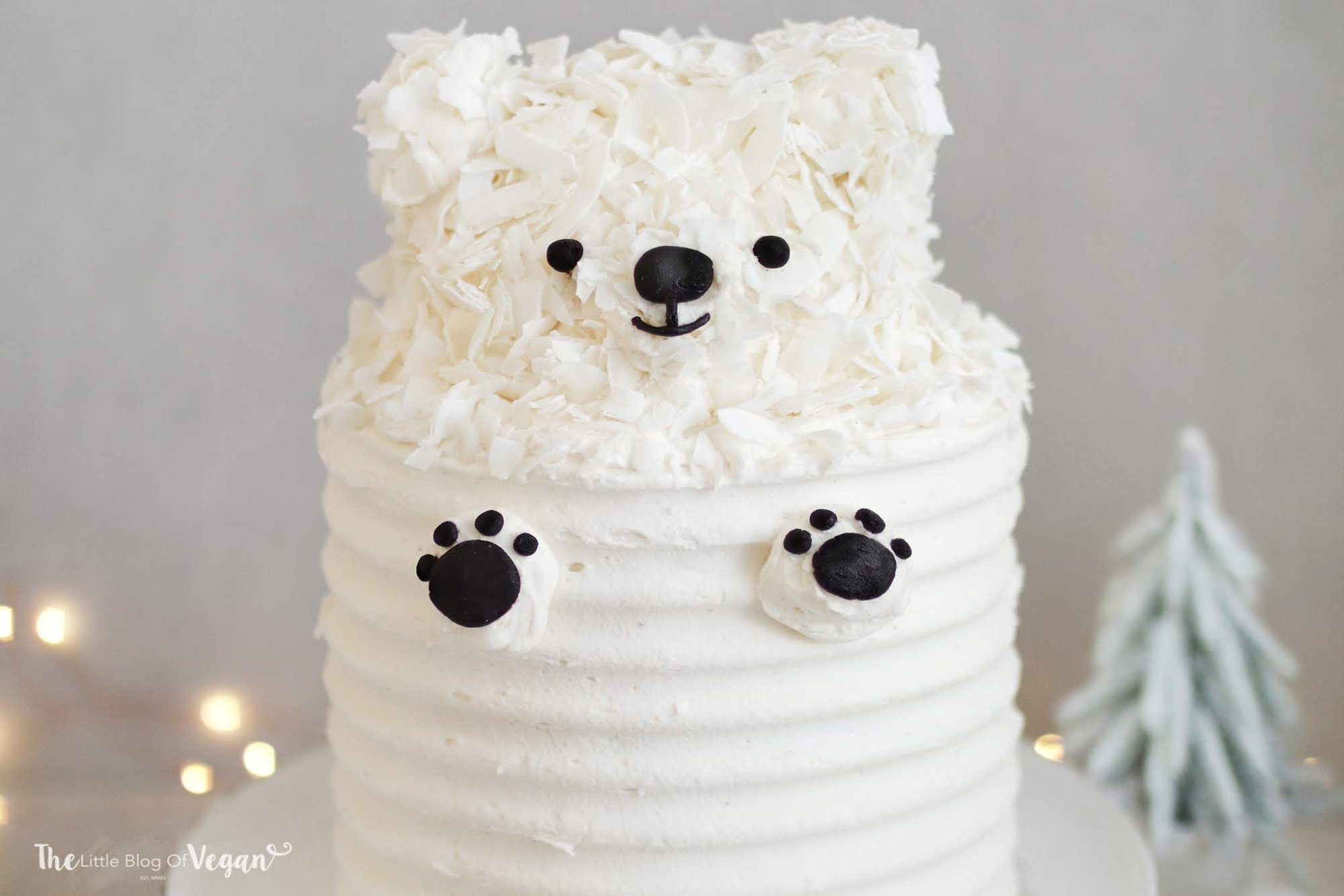 christmas_polar_bear_cake_vegan.jpg