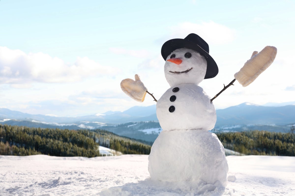 iStock-1311241691-how-to-build-a-snowman-decorated-snowman.jpg