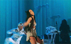 tumblr_oltwp0ofID1tg72yro3_r1_250.gif