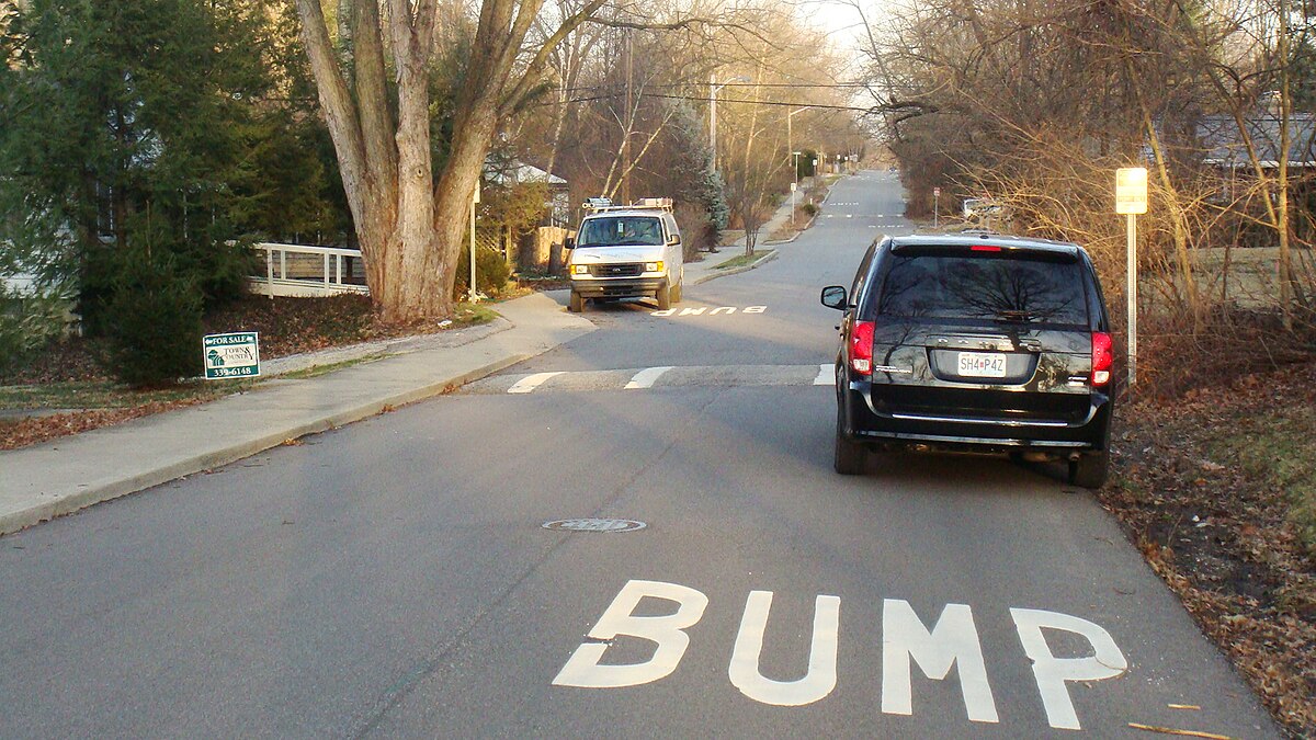 1200px-SpeedBump.JPG
